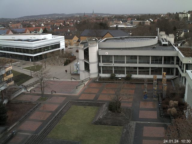 Foto der Webcam: Verwaltungsgebäude, Innenhof mit Audimax, Hörsaal-Gebäude 1