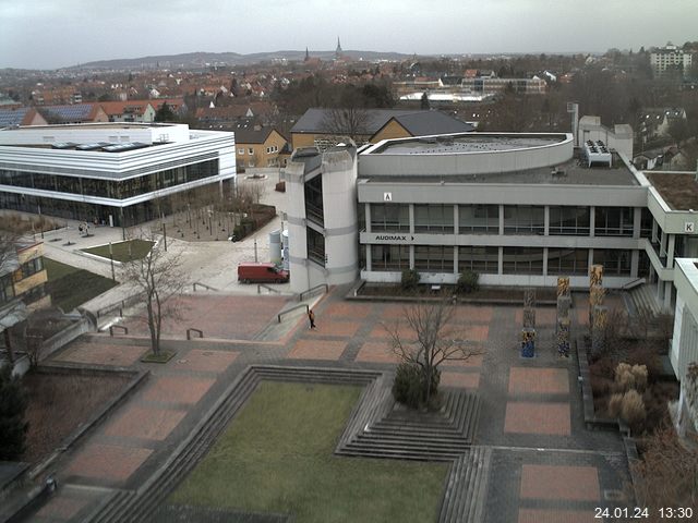 Foto der Webcam: Verwaltungsgebäude, Innenhof mit Audimax, Hörsaal-Gebäude 1