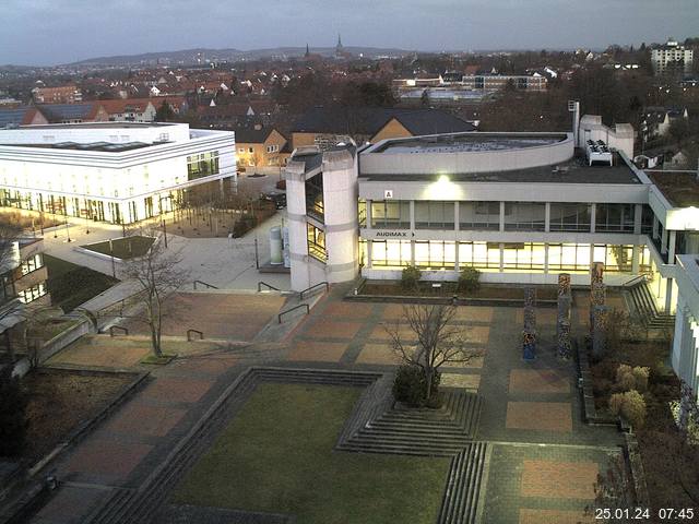 Foto der Webcam: Verwaltungsgebäude, Innenhof mit Audimax, Hörsaal-Gebäude 1