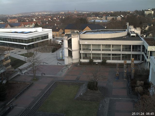 Foto der Webcam: Verwaltungsgebäude, Innenhof mit Audimax, Hörsaal-Gebäude 1