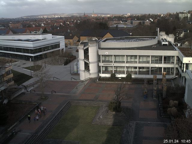 Foto der Webcam: Verwaltungsgebäude, Innenhof mit Audimax, Hörsaal-Gebäude 1