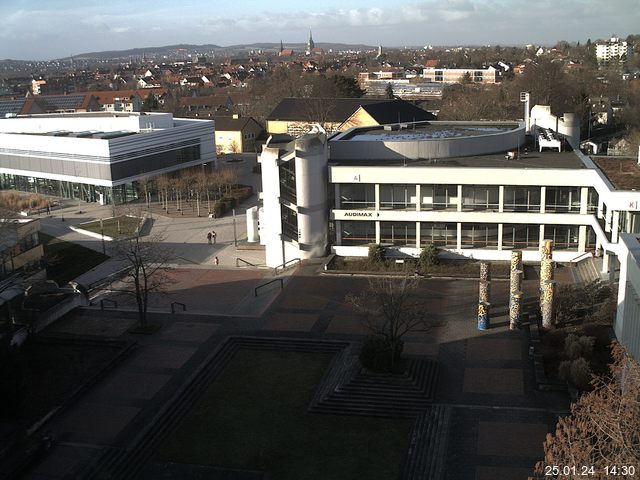 Foto der Webcam: Verwaltungsgebäude, Innenhof mit Audimax, Hörsaal-Gebäude 1