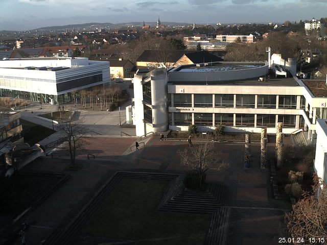 Foto der Webcam: Verwaltungsgebäude, Innenhof mit Audimax, Hörsaal-Gebäude 1