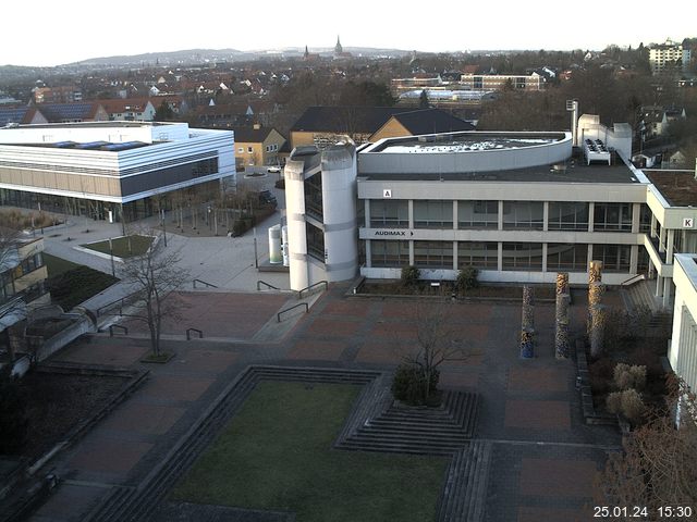 Foto der Webcam: Verwaltungsgebäude, Innenhof mit Audimax, Hörsaal-Gebäude 1