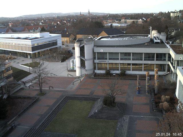 Foto der Webcam: Verwaltungsgebäude, Innenhof mit Audimax, Hörsaal-Gebäude 1