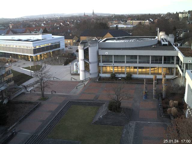 Foto der Webcam: Verwaltungsgebäude, Innenhof mit Audimax, Hörsaal-Gebäude 1