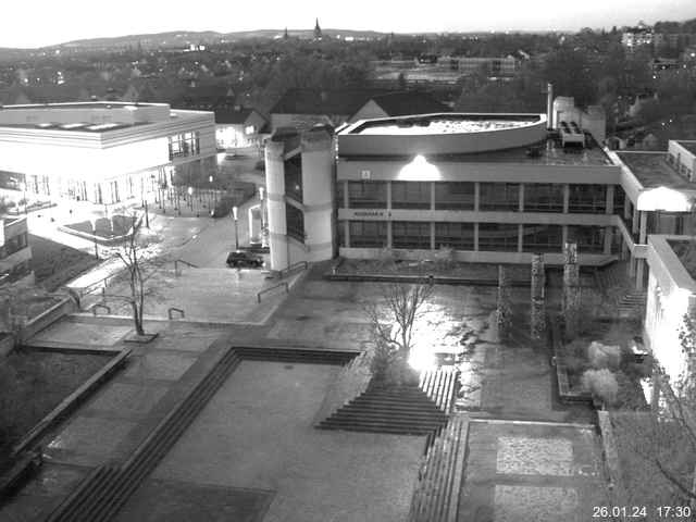 Foto der Webcam: Verwaltungsgebäude, Innenhof mit Audimax, Hörsaal-Gebäude 1