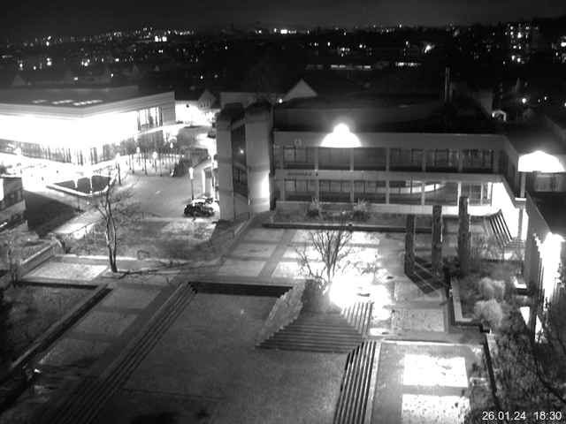 Foto der Webcam: Verwaltungsgebäude, Innenhof mit Audimax, Hörsaal-Gebäude 1