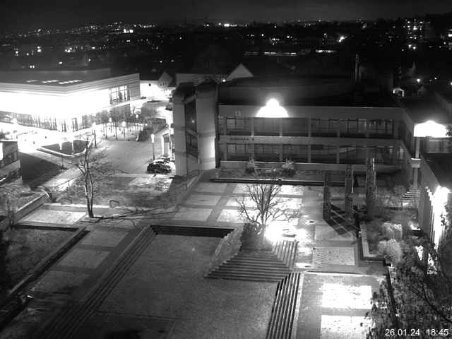 Foto der Webcam: Verwaltungsgebäude, Innenhof mit Audimax, Hörsaal-Gebäude 1