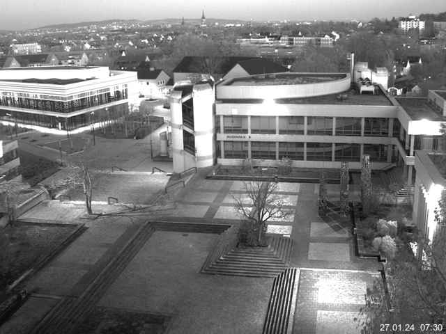 Foto der Webcam: Verwaltungsgebäude, Innenhof mit Audimax, Hörsaal-Gebäude 1