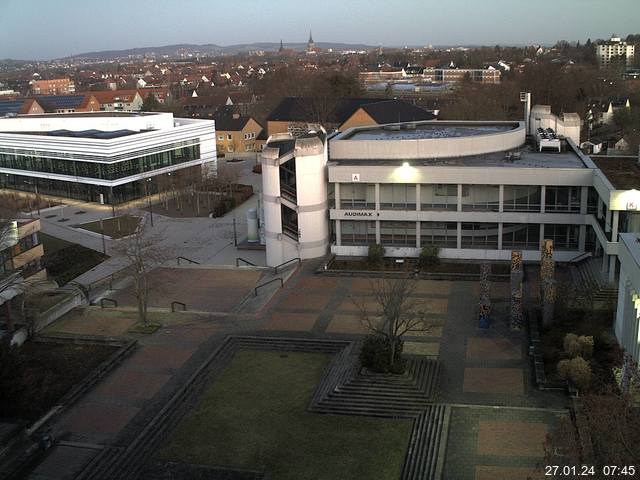 Foto der Webcam: Verwaltungsgebäude, Innenhof mit Audimax, Hörsaal-Gebäude 1