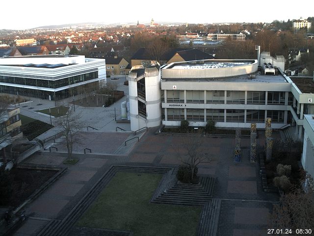 Foto der Webcam: Verwaltungsgebäude, Innenhof mit Audimax, Hörsaal-Gebäude 1