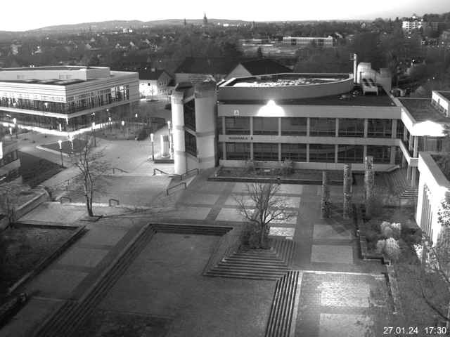 Foto der Webcam: Verwaltungsgebäude, Innenhof mit Audimax, Hörsaal-Gebäude 1