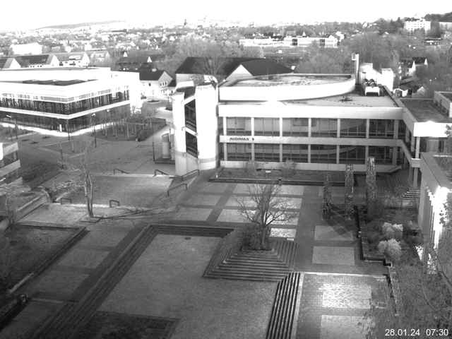 Foto der Webcam: Verwaltungsgebäude, Innenhof mit Audimax, Hörsaal-Gebäude 1