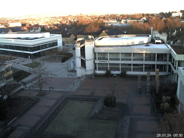 Foto der Webcam: Verwaltungsgebäude, Innenhof mit Audimax, Hörsaal-Gebäude 1