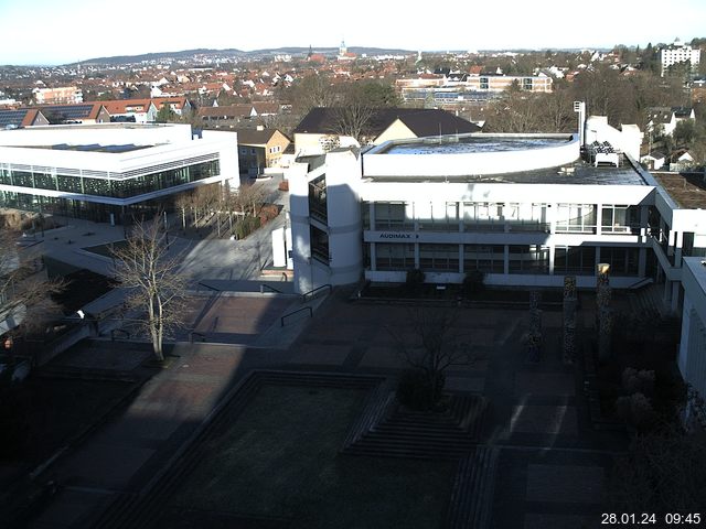 Foto der Webcam: Verwaltungsgebäude, Innenhof mit Audimax, Hörsaal-Gebäude 1