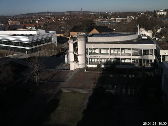 Foto der Webcam: Verwaltungsgebäude, Innenhof mit Audimax, Hörsaal-Gebäude 1