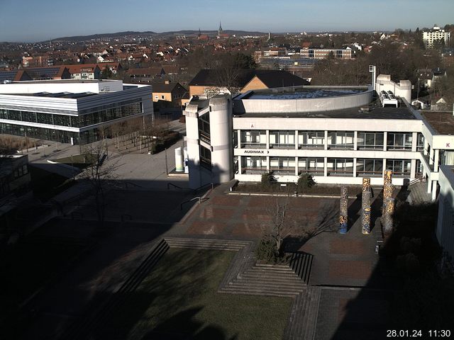 Foto der Webcam: Verwaltungsgebäude, Innenhof mit Audimax, Hörsaal-Gebäude 1