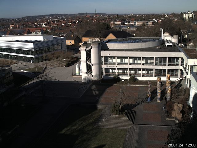 Foto der Webcam: Verwaltungsgebäude, Innenhof mit Audimax, Hörsaal-Gebäude 1