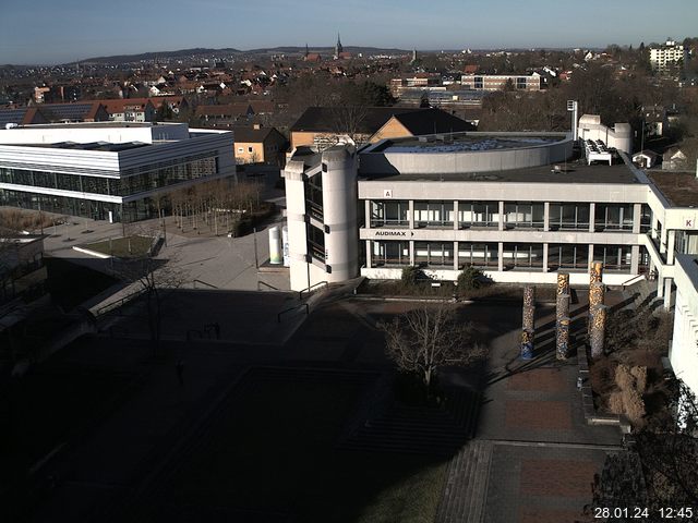 Foto der Webcam: Verwaltungsgebäude, Innenhof mit Audimax, Hörsaal-Gebäude 1