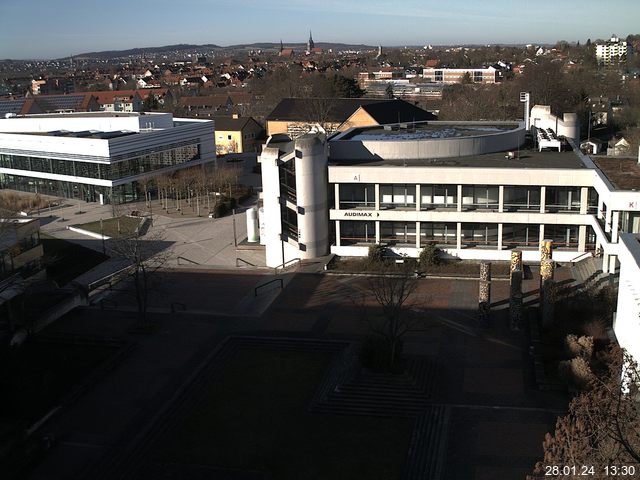 Foto der Webcam: Verwaltungsgebäude, Innenhof mit Audimax, Hörsaal-Gebäude 1