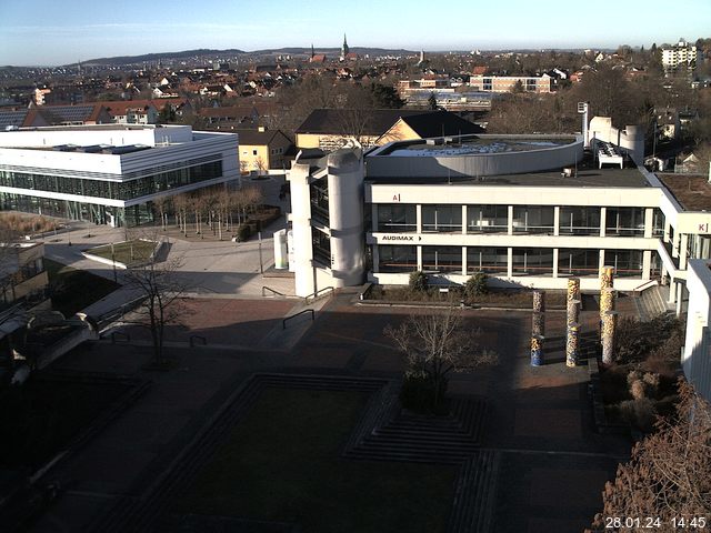 Foto der Webcam: Verwaltungsgebäude, Innenhof mit Audimax, Hörsaal-Gebäude 1