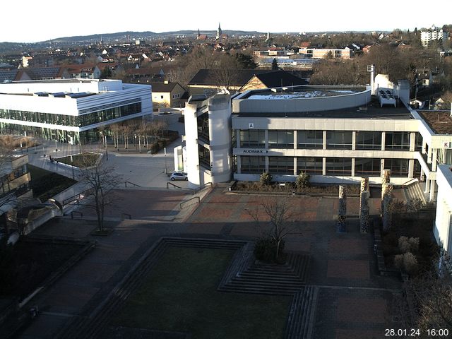 Foto der Webcam: Verwaltungsgebäude, Innenhof mit Audimax, Hörsaal-Gebäude 1