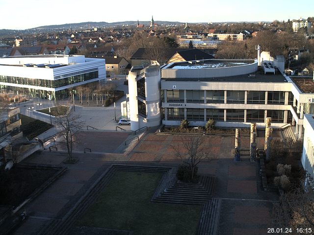 Foto der Webcam: Verwaltungsgebäude, Innenhof mit Audimax, Hörsaal-Gebäude 1