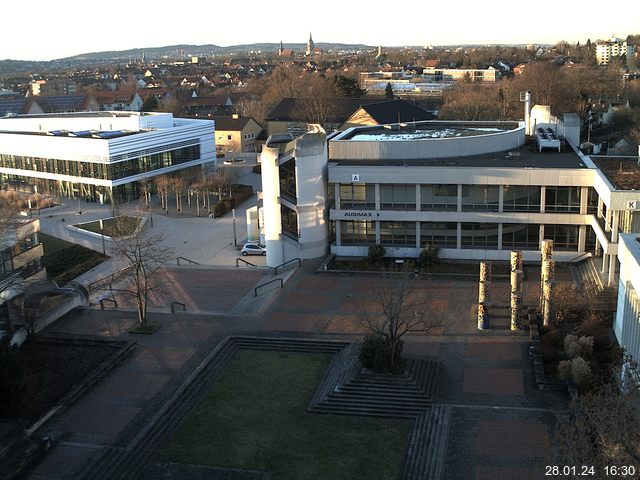 Foto der Webcam: Verwaltungsgebäude, Innenhof mit Audimax, Hörsaal-Gebäude 1