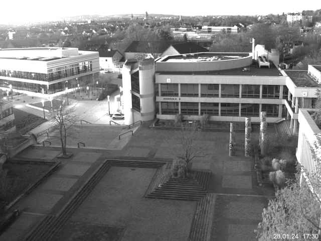 Foto der Webcam: Verwaltungsgebäude, Innenhof mit Audimax, Hörsaal-Gebäude 1