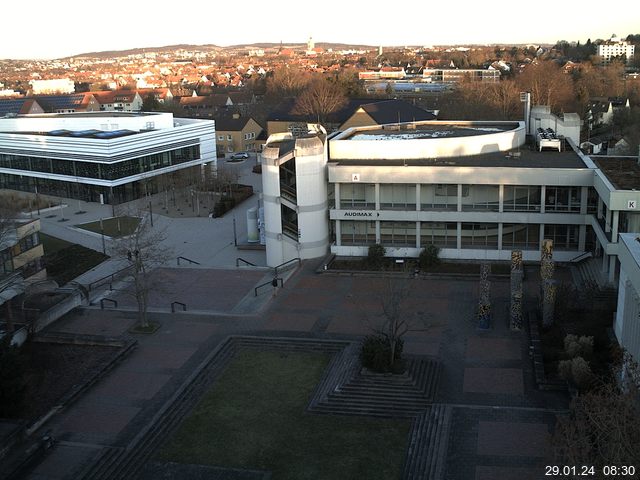 Foto der Webcam: Verwaltungsgebäude, Innenhof mit Audimax, Hörsaal-Gebäude 1