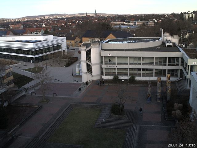 Foto der Webcam: Verwaltungsgebäude, Innenhof mit Audimax, Hörsaal-Gebäude 1