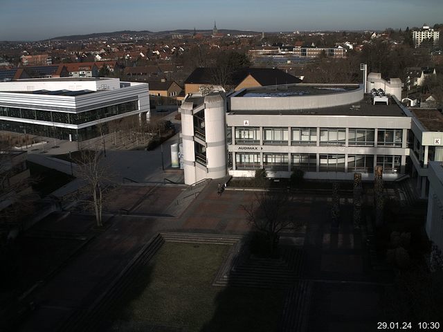 Foto der Webcam: Verwaltungsgebäude, Innenhof mit Audimax, Hörsaal-Gebäude 1