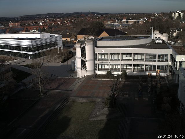 Foto der Webcam: Verwaltungsgebäude, Innenhof mit Audimax, Hörsaal-Gebäude 1