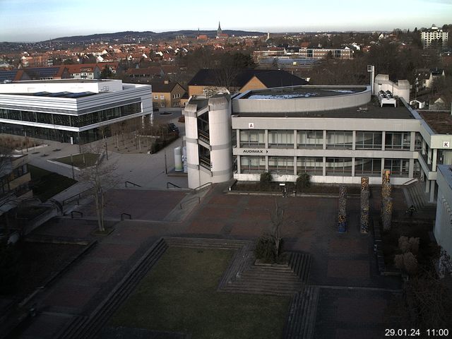 Foto der Webcam: Verwaltungsgebäude, Innenhof mit Audimax, Hörsaal-Gebäude 1