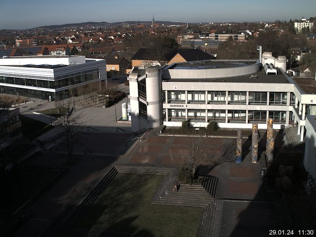 Foto der Webcam: Verwaltungsgebäude, Innenhof mit Audimax, Hörsaal-Gebäude 1