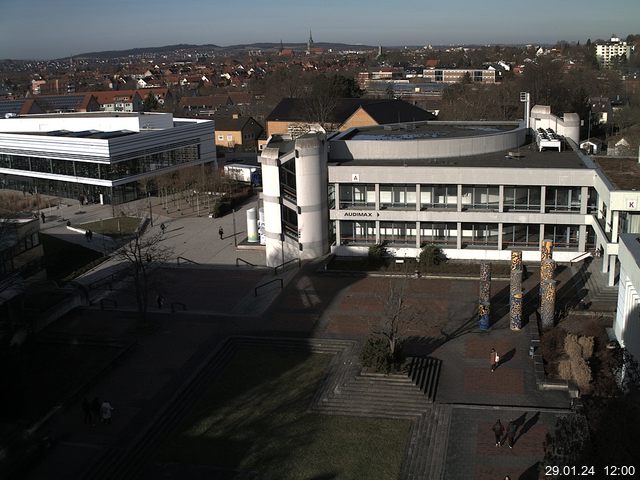 Foto der Webcam: Verwaltungsgebäude, Innenhof mit Audimax, Hörsaal-Gebäude 1