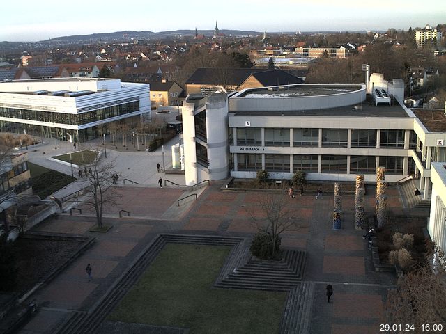 Foto der Webcam: Verwaltungsgebäude, Innenhof mit Audimax, Hörsaal-Gebäude 1