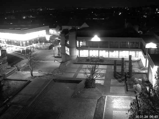 Foto der Webcam: Verwaltungsgebäude, Innenhof mit Audimax, Hörsaal-Gebäude 1