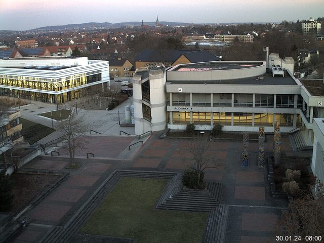 Foto der Webcam: Verwaltungsgebäude, Innenhof mit Audimax, Hörsaal-Gebäude 1