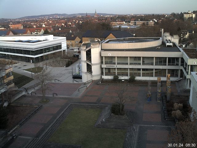 Foto der Webcam: Verwaltungsgebäude, Innenhof mit Audimax, Hörsaal-Gebäude 1