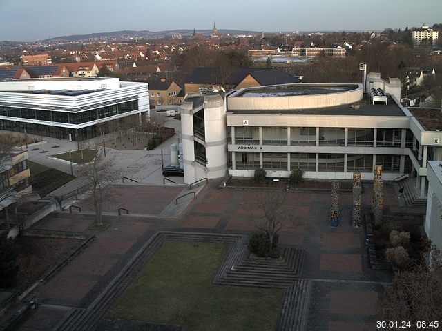 Foto der Webcam: Verwaltungsgebäude, Innenhof mit Audimax, Hörsaal-Gebäude 1