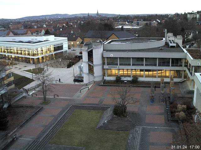 Foto der Webcam: Verwaltungsgebäude, Innenhof mit Audimax, Hörsaal-Gebäude 1