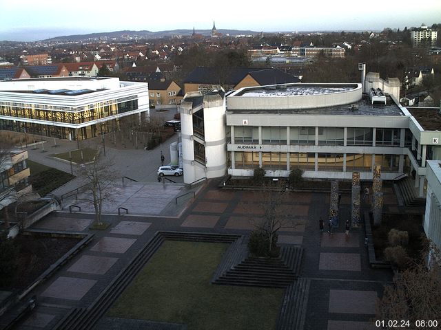 Foto der Webcam: Verwaltungsgebäude, Innenhof mit Audimax, Hörsaal-Gebäude 1