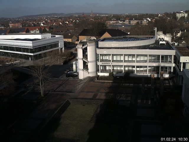 Foto der Webcam: Verwaltungsgebäude, Innenhof mit Audimax, Hörsaal-Gebäude 1