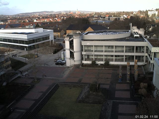 Foto der Webcam: Verwaltungsgebäude, Innenhof mit Audimax, Hörsaal-Gebäude 1