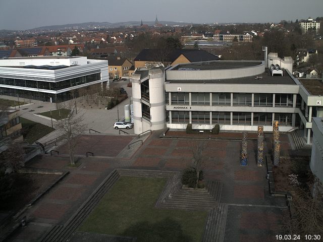 Foto der Webcam: Verwaltungsgeb&auml;ude, Innenhof mit Audimax, H&ouml;rsaal-Geb&auml;ude 1