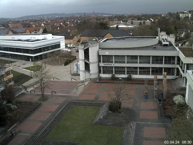 Foto der Webcam: Verwaltungsgebäude, Innenhof mit Audimax, Hörsaal-Gebäude 1