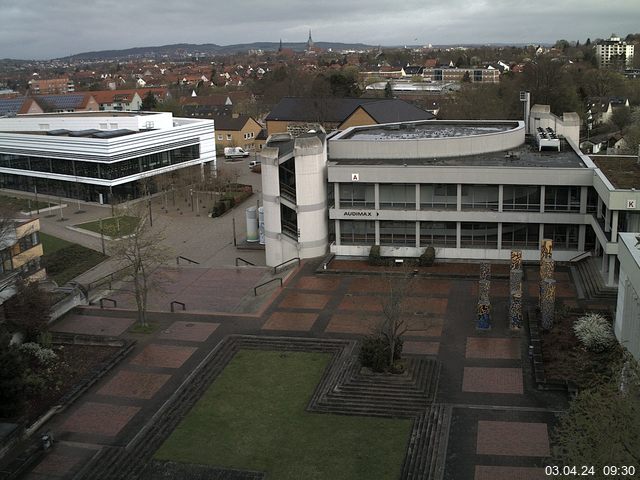 Foto der Webcam: Verwaltungsgebäude, Innenhof mit Audimax, Hörsaal-Gebäude 1