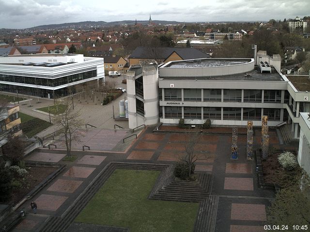 Foto der Webcam: Verwaltungsgebäude, Innenhof mit Audimax, Hörsaal-Gebäude 1